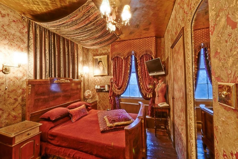 Twin Room with Private Bathroom