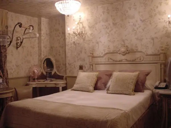 Pavilion Hotel 8